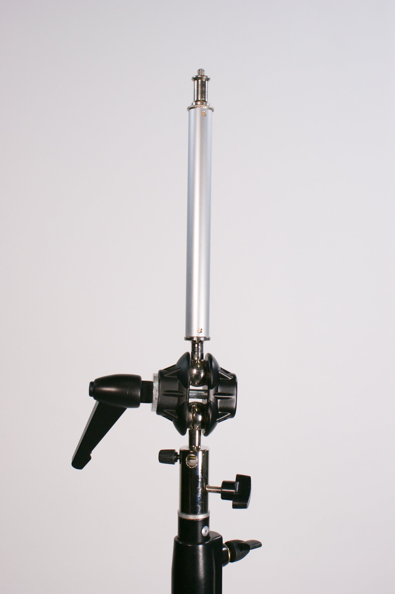 Tilter Bracket with Spigot for 1/4 20" / 5/8" Stud