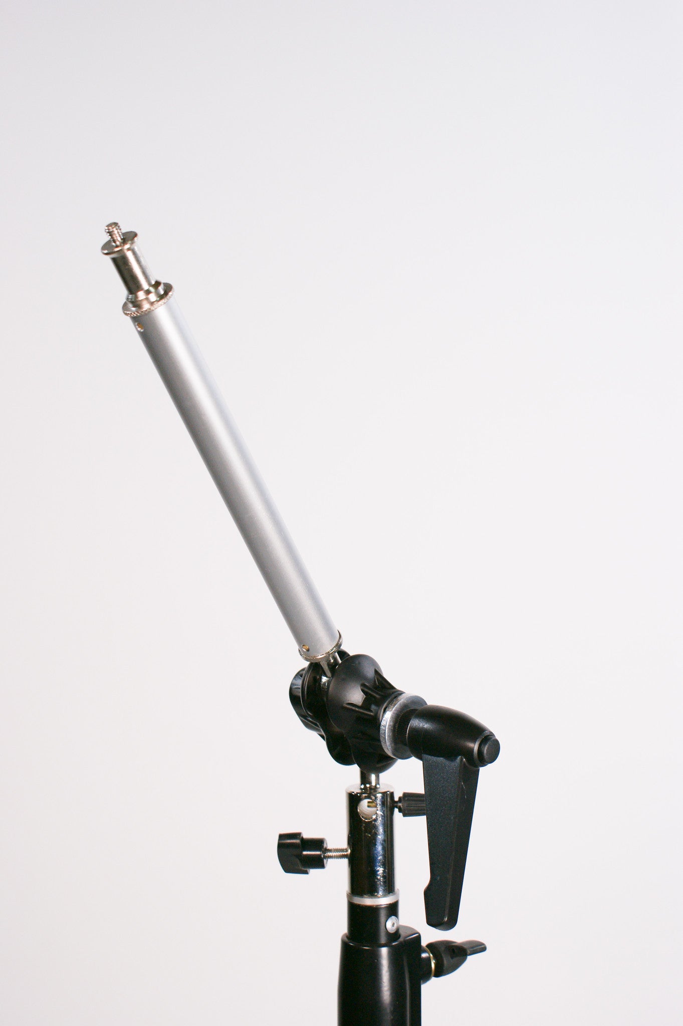 Tilter Bracket with Spigot for 1/4 20" / 5/8" Stud